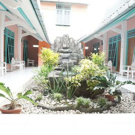 Ismoyo Hotel Yogyakarta Bagian luar foto