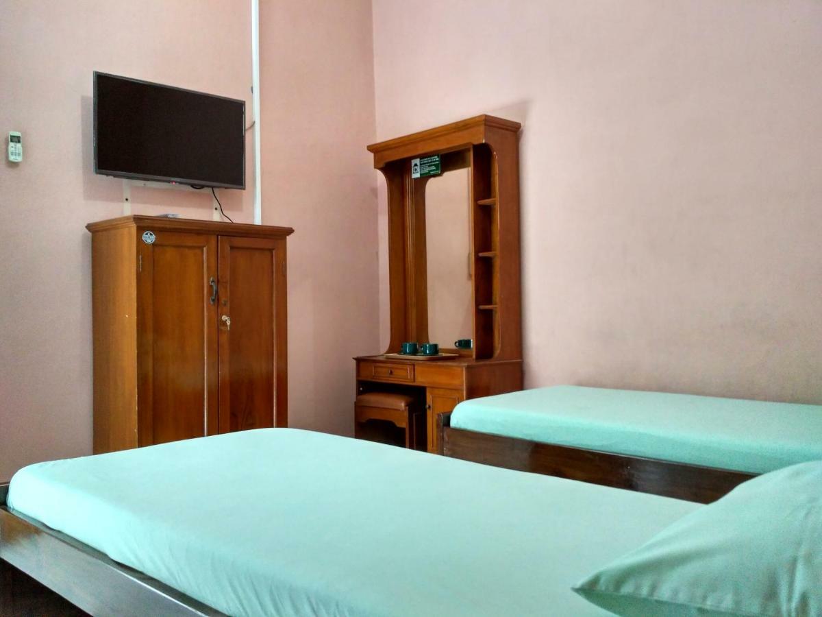 Ismoyo Hotel Yogyakarta Bagian luar foto