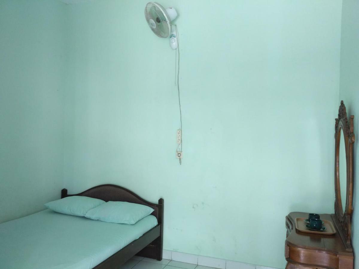 Ismoyo Hotel Yogyakarta Bagian luar foto