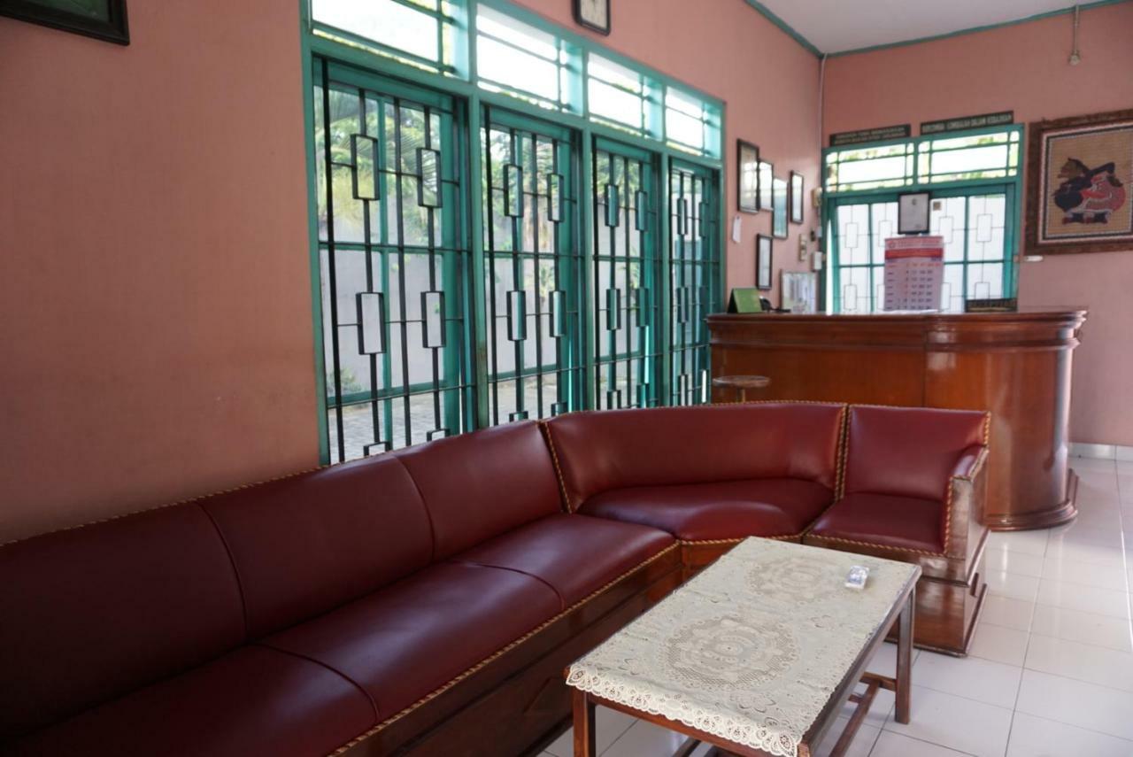 Ismoyo Hotel Yogyakarta Bagian luar foto