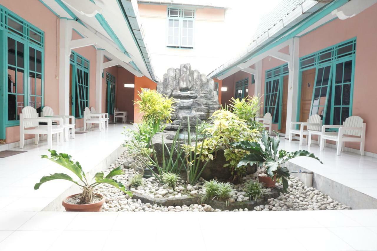 Ismoyo Hotel Yogyakarta Bagian luar foto